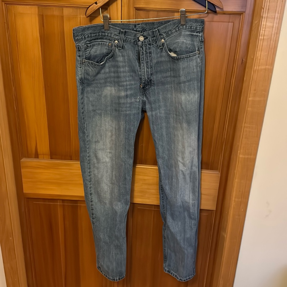 Levi’s red tag 514 classic denim
Jeans